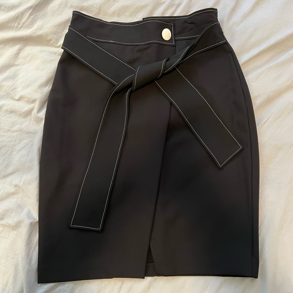 Zara Skirt 🖤🤍